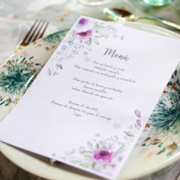 menu kit celebracion flores moradas en mesa